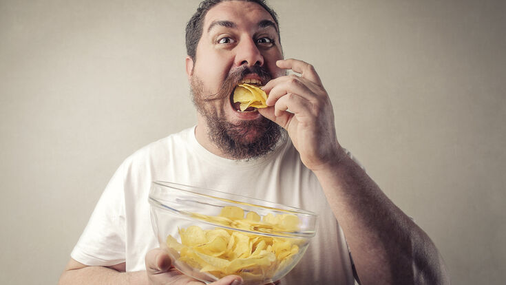 © olly - Fotolia man male fat hungry chips potato bowl obese big chunky heavy large meaty plump gross corpulent oversized weight jelly-belly gigantic massive greedy starving hunger voracious insatiate wall background copyspace caucasian man male fat hungry chips potato bowl obese big chunky heavy large meaty plump gross corpulent oversized weight jelly-belly gigantic massive greedy starving hunger voracious insatiate wall background copyspace caucasian