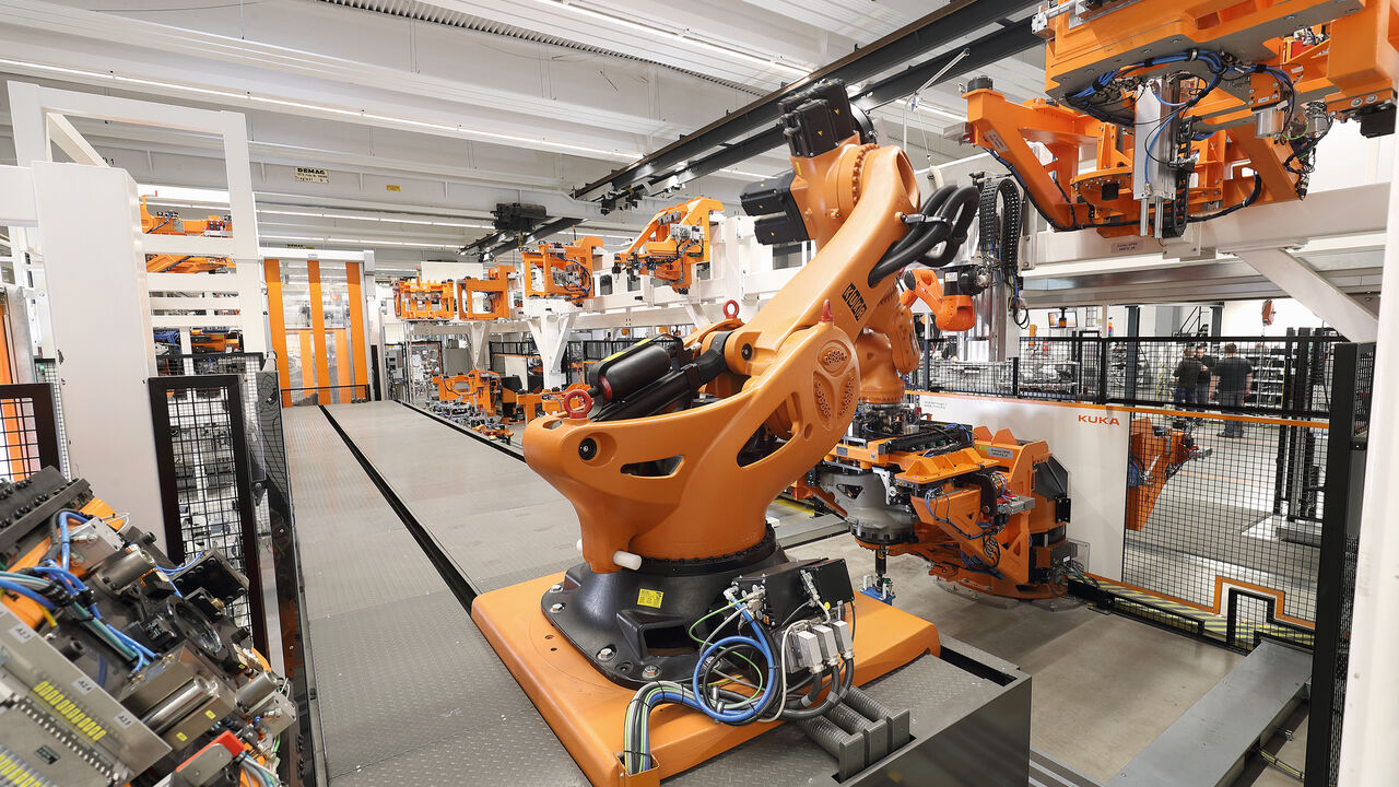 Kuka Erh Lt Mega Auftrag Von Bmw Factory