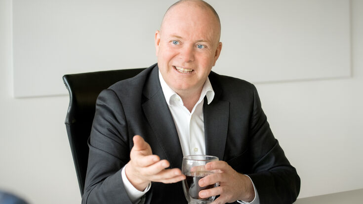 © www.LARESSER.com Markus Hofer, CFO Miba