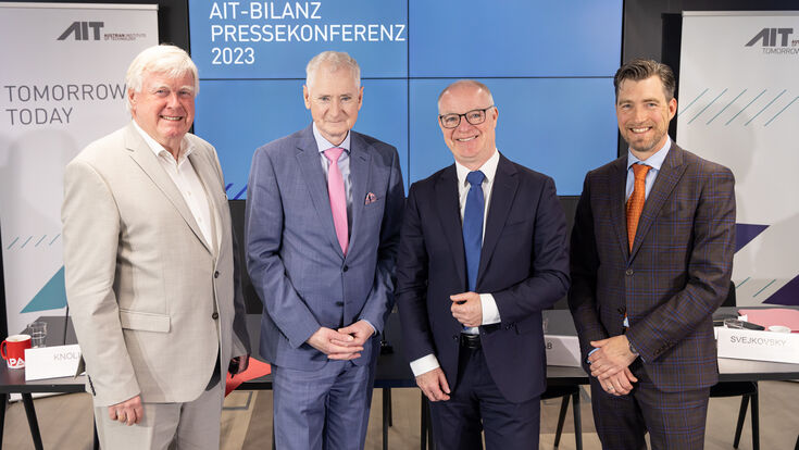 © AIT Austrian Institute of Technology/APA-Fotoservice/Juhasz https://www.apa-fotoservice.at/galerie/32965 Im Bild v.l.n.r.: Prof. Dr. Wolfgang Knoll, Managing Director, AIT Austrian Institute of Technology; DI Anton Plimon, Managing Director, AIT Austrian Institute of Technology; DI Dr. Peter Schwab, MBA, Vorsitzender des Aufsichtsrates, AIT Austrian Institute of Technology; Prok. Mag. Alexander Svejkovsky, Chief Financial Officer (CFO), AIT Austrian Institute of Technology