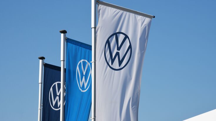 © nmann77 - stock.adobe.com Hanover, Lower Saxony / Germany - April 5, 2020: Flags with the new logo of Volkswagen AG in Hanover, Germany - VW is one of the world's leading manufacturers of automobiles