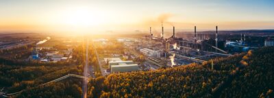 © kbarzycki - stock.adobe.com industrial landscape with heavy pollution produced by a large factory