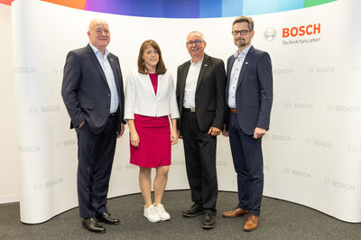 © Robert Bosch AG/APA-Fotoservice Im Bild v.l.n.r.: Helmut Weinwurm (Bosch ?sterreich-Chef); Agnes Mazzei (Leiterin Unternehmenskommunikation Bosch ?sterreich); Peter Kalt (Engineering-Abteilungsleiter Bosch ?sterreich); Peter Schr?ckelsberger (Personalleiter Bosch ?sterreich)